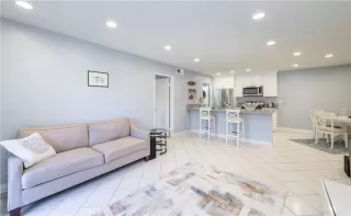 Photo #4: OC23132748 Listing