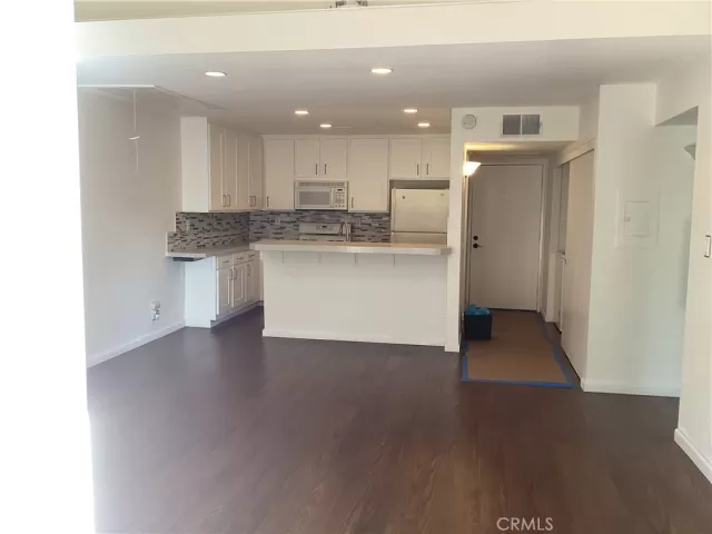 MLS: OC23132818 Condo For Sale