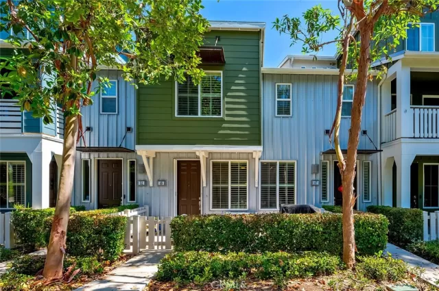 MLS: OC23133051 Condo For Sale