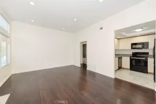 Photo #6: OC23133233 Listing