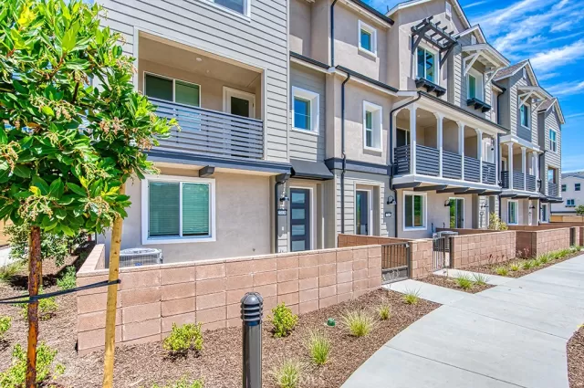 MLS: OC23133249 Condo For Sale