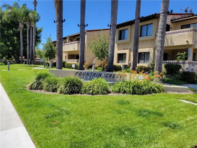 MLS: OC23133267 Condo For Sale