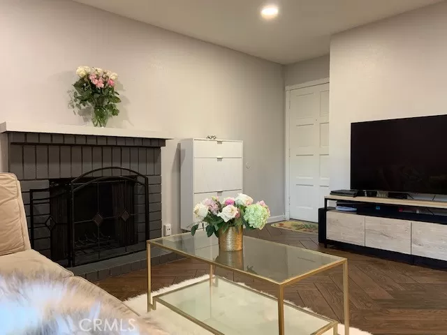 MLS: OC23133405 Condo For Sale