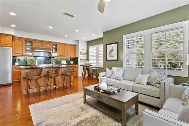 MLS: OC23133887 Condo For Sale