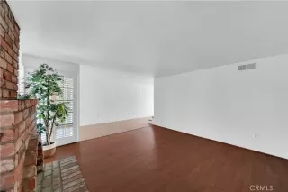 Photo #6: OC23133919 Listing 