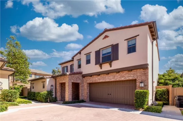 MLS: OC23133950 Condo For Sale