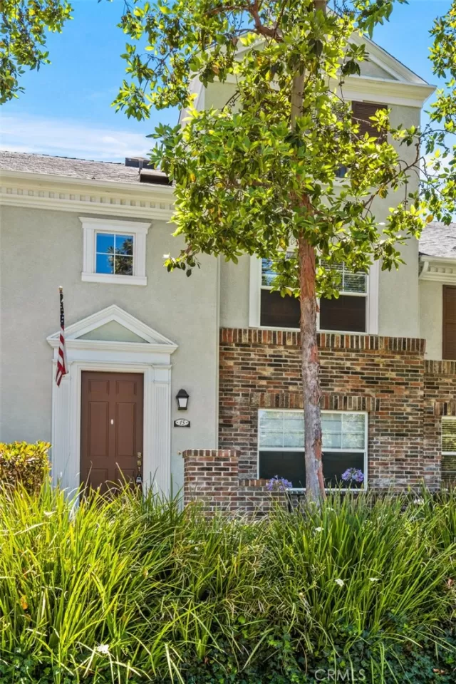 MLS: OC23134157 Condo For Sale