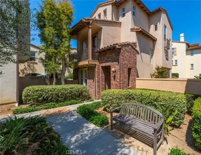 MLS: OC23134269 Condo For Sale