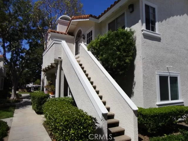 MLS: OC23134321 Condo For Sale