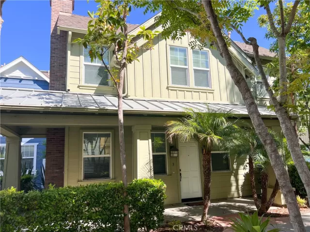 MLS: OC23134402 Condo For Sale