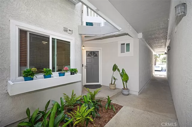 MLS: OC23134520 Condo For Sale