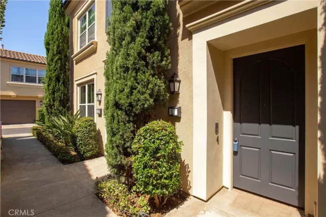 MLS: OC23134736 Condo For Sale