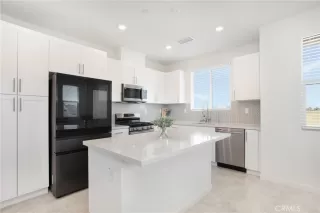 Photo #3: OC23134779 Listing 