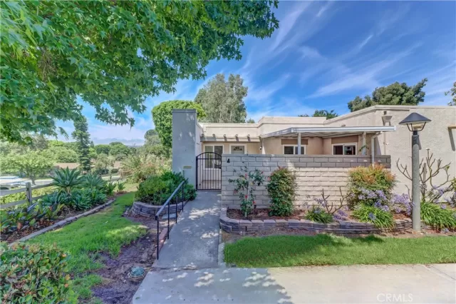 MLS: OC23135292 Condo For Sale