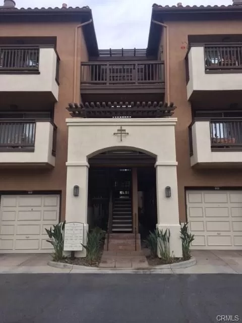 MLS: OC23135563 Condo For Sale