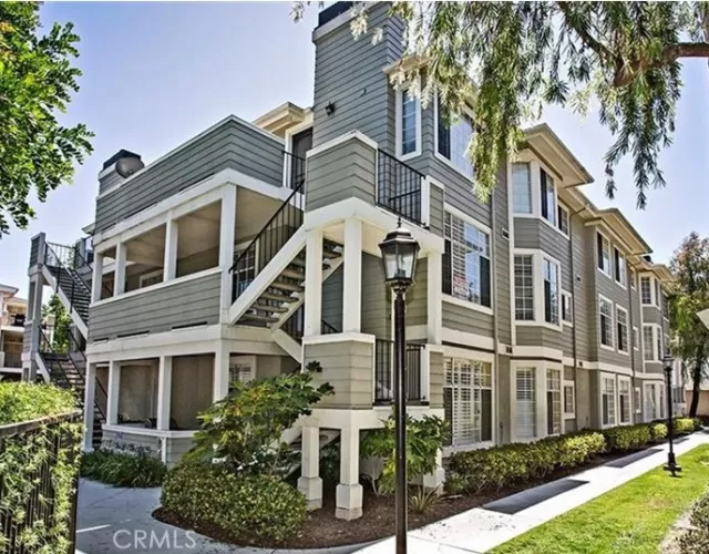 MLS: OC23136032 Condo For Sale