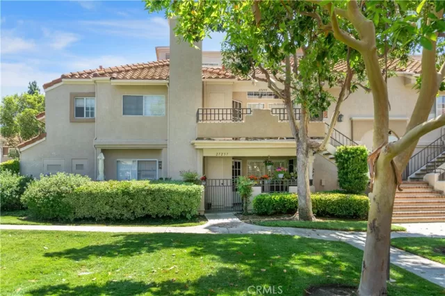 MLS: OC23136158 Condo For Sale