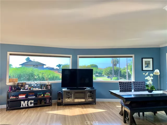 MLS: OC23136261 Condo For Sale