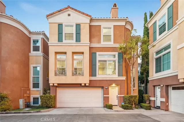 MLS: OC23136332 Condo For Sale