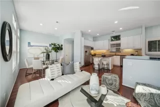 Photo #3: OC23136332 Listing 