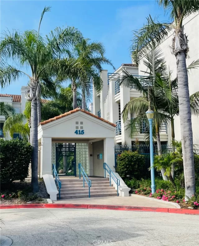 MLS: OC23136544 Condo For Sale