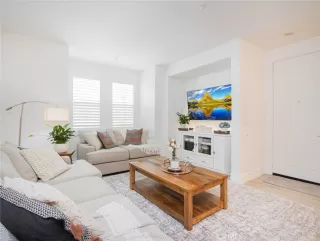 Photo #4: OC23136660 Listing 