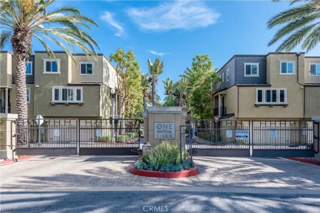 MLS: OC23136666 Condo For Sale