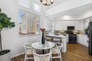 Photo #5: OC23136998 Listing 