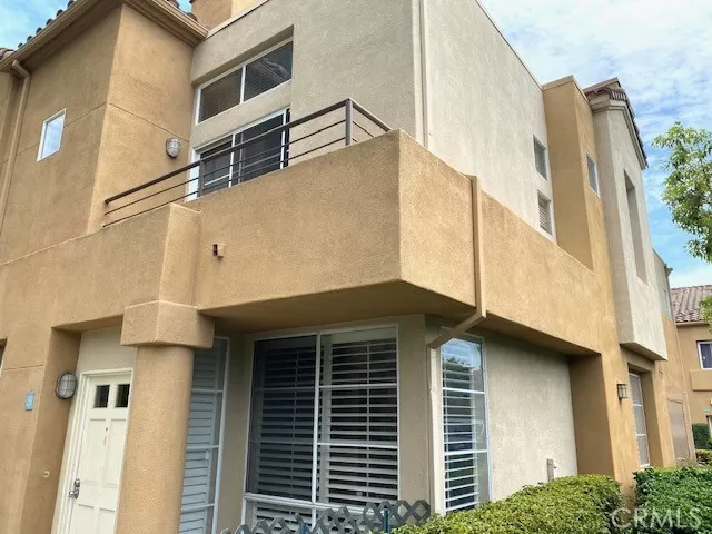 MLS: OC23137389 Condo For Sale