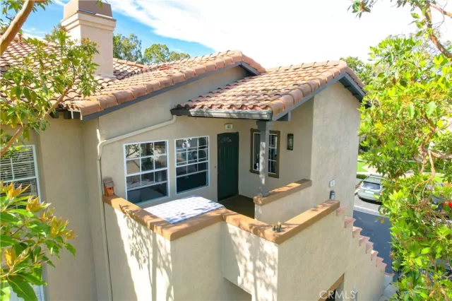 MLS: OC23137471 Condo For Sale