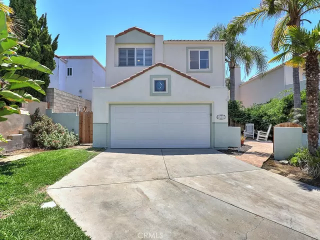 MLS: OC23137610 Condo For Sale