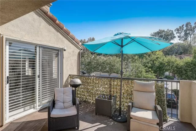 MLS: OC23137627 Condo For Sale