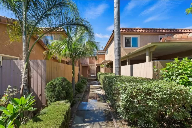 MLS: OC23137765 Condo For Sale