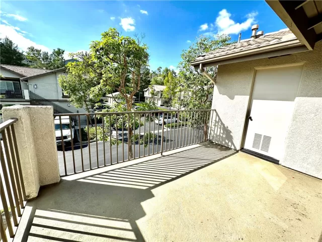 MLS: OC23137913 Condo For Sale