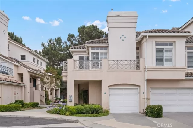 MLS: OC23138070 Condo For Sale