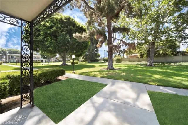 MLS: OC23138292 Condo For Sale