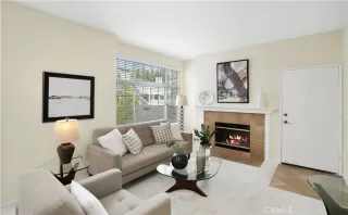 Photo #3: OC23138313 Listing