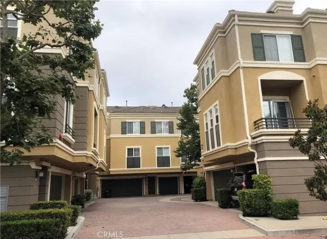MLS: OC23138509 Condo For Sale