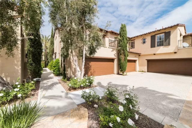 MLS: OC23139004 Condo For Sale