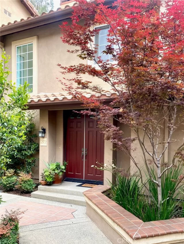 MLS: OC23139047 Condo For Sale