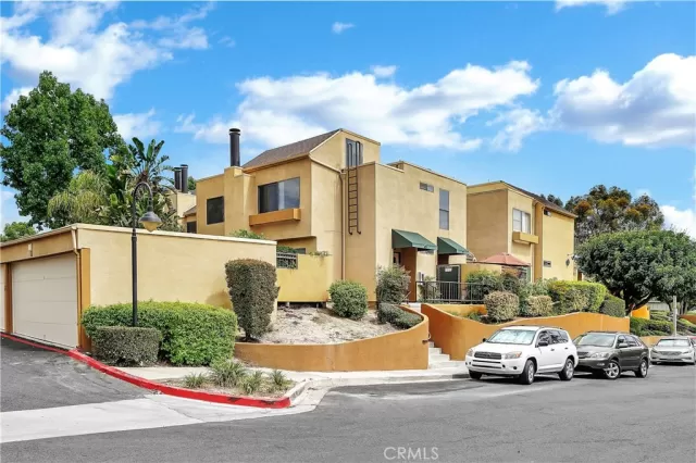 MLS: OC23139080 Condo For Sale