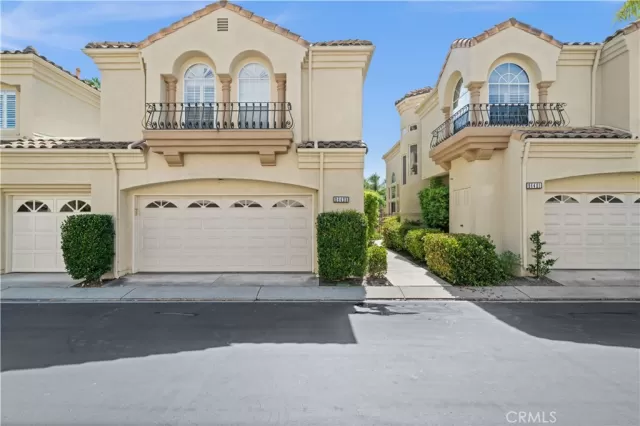 MLS: OC23139465 Condo For Sale