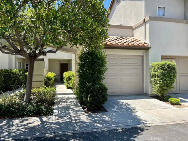 MLS: OC23139557 Condo For Sale