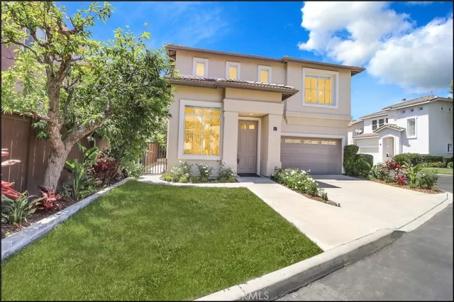 MLS: OC23139751 Condo For Sale