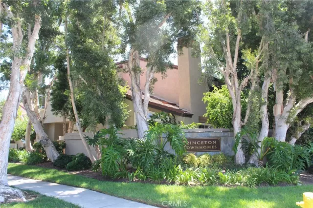 MLS: OC23139795 Condo For Sale