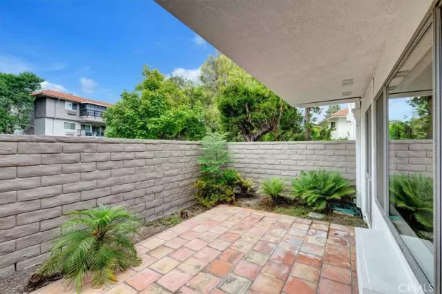 MLS: OC23139960 Condo For Sale