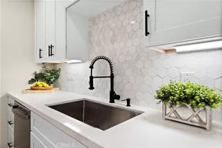 Photo #5: OC23140124 Listing