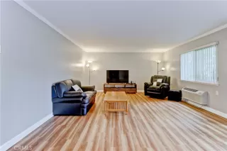 Photo #4: OC23140375 Listing