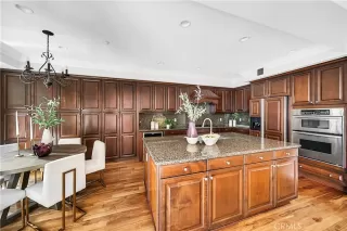 Photo #4: OC23140389 Listing