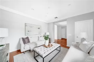 Photo #6: OC23140389 Listing